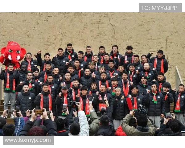 全球足球巨星齐聚一堂合照高清版展现顶级球员风采